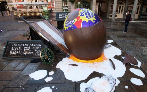 cadburys-celebrate-creme-egg-season-in-covent-garden-with-the-goo-games-141304394-569be8df2eb65